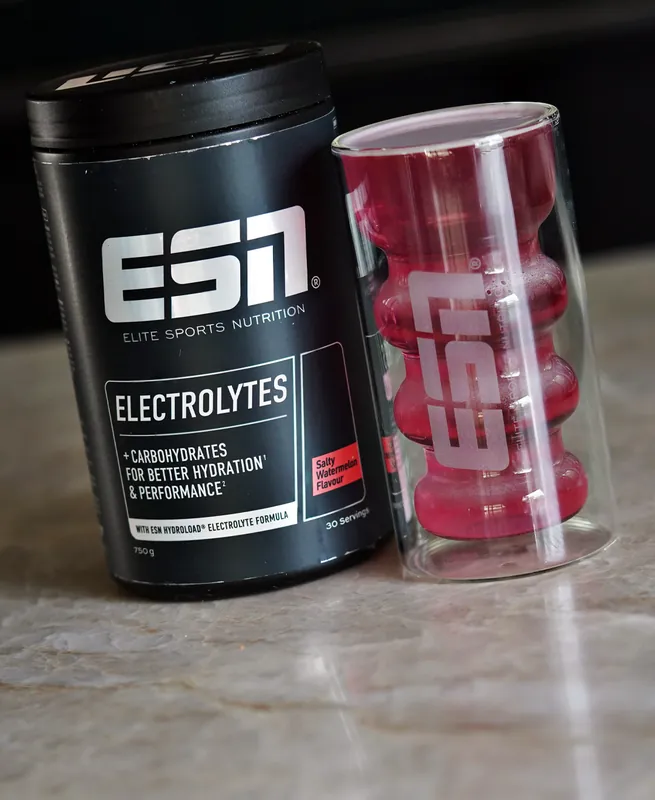 ESN HydroLoad Electrolytes – Salty Watermelon, mit Glas